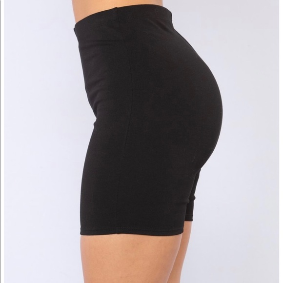 Fashion Nova biker shorts - Picture 2 of 5